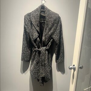 Papillon Blanc Heathered Gray Belted Cape